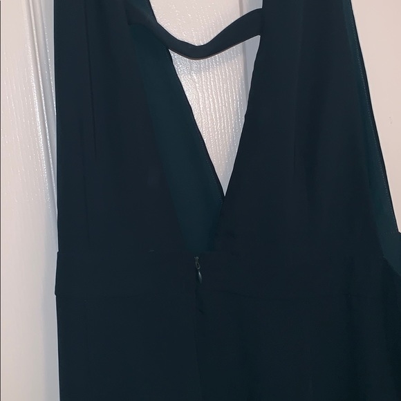 Emerald green dress with a low v cut in the front - Picture 5 of 5